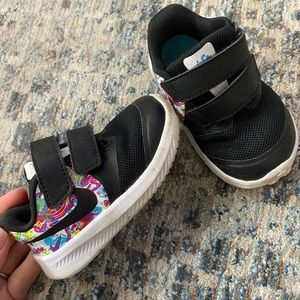 Toddler Nike size 5